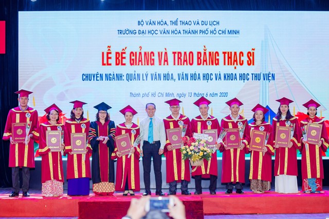 Lễ bế giảng và trao bằng thạc sĩ ngành Quản lý văn hóa, Văn hóa học và Khoa học thư viện năm 2020