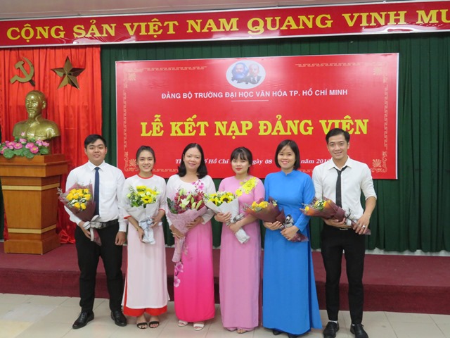 Đảng ủy trường Đại học Văn hóa TP. Hồ Chí Minh tổ chức lễ kết nạp Đảng viên mới