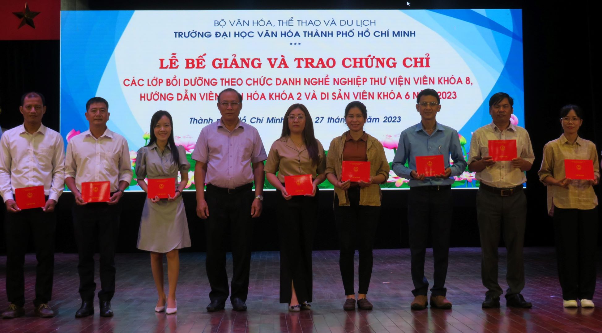 Lễ bế giảng và trao chứng chỉ khóa bồi dưỡng chức danh nghề nghiệp Thư viện viên, Di sản viên và Hướng dẫn viên văn hóa năm 2023