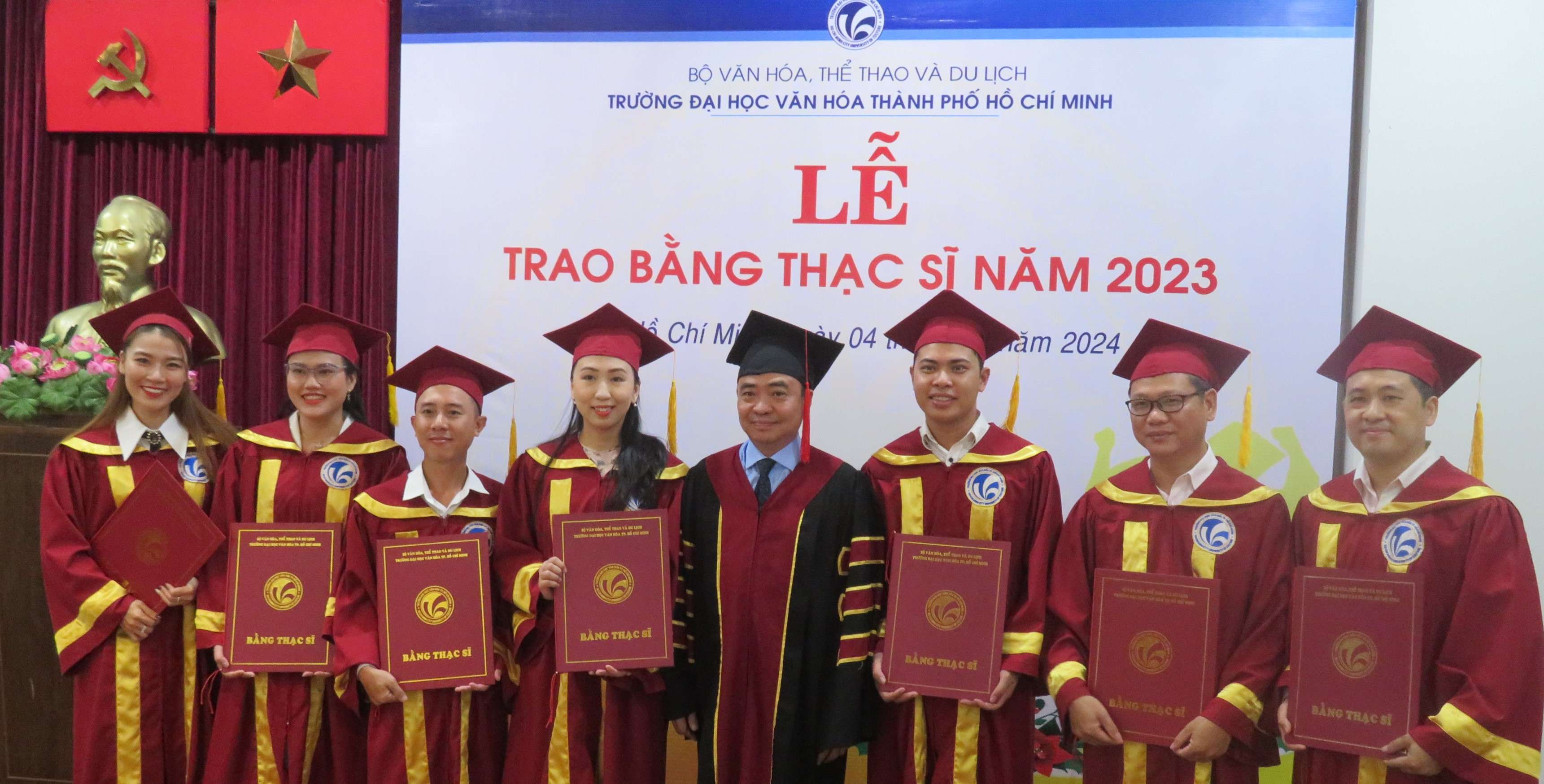 Lễ trao bằng tốt nghiệp thạc sĩ ngành Quản lý văn hóa và Khoa học thư viện năm 2023